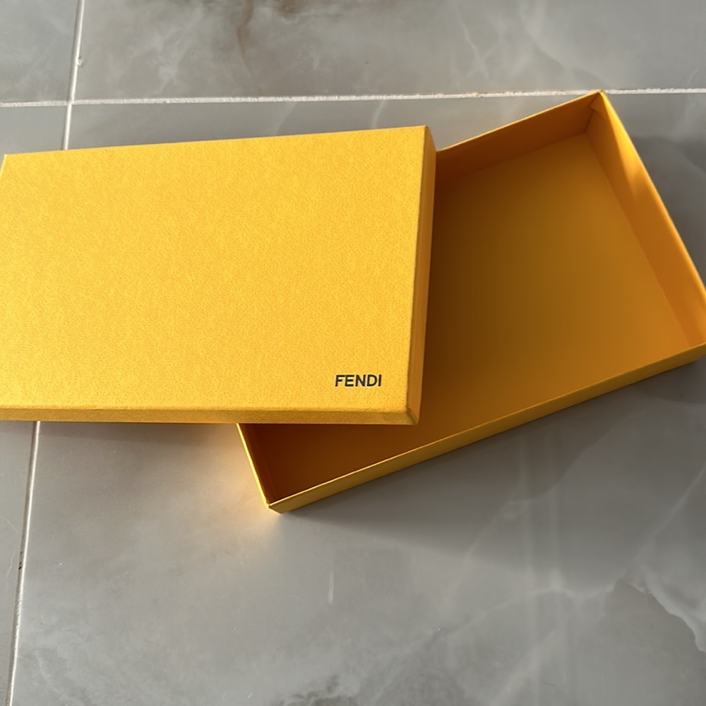 Fendi Gift Box 🎁 - Picture 2 of 3
